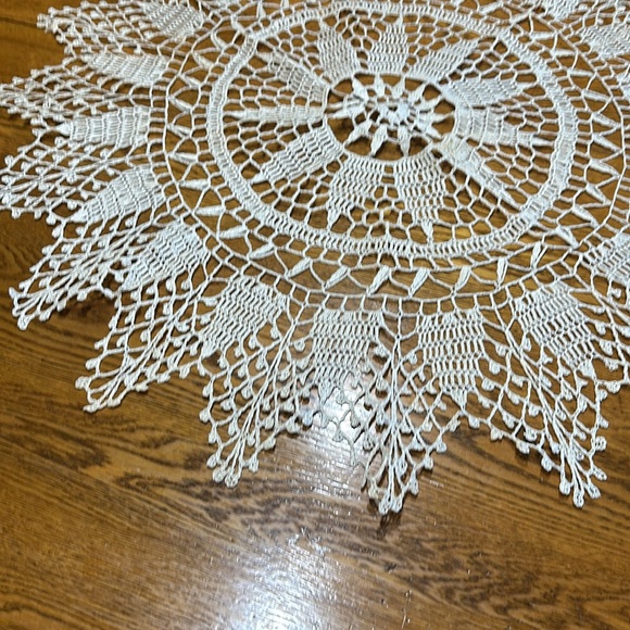 #15 29” Sunflower knitted doily size is 25” round - Picture 4 of 10
